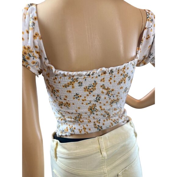 (6 for $25) Heart & Hips Smocked Floral Princess Sleeve top Size Medium - Picture 6 of 7